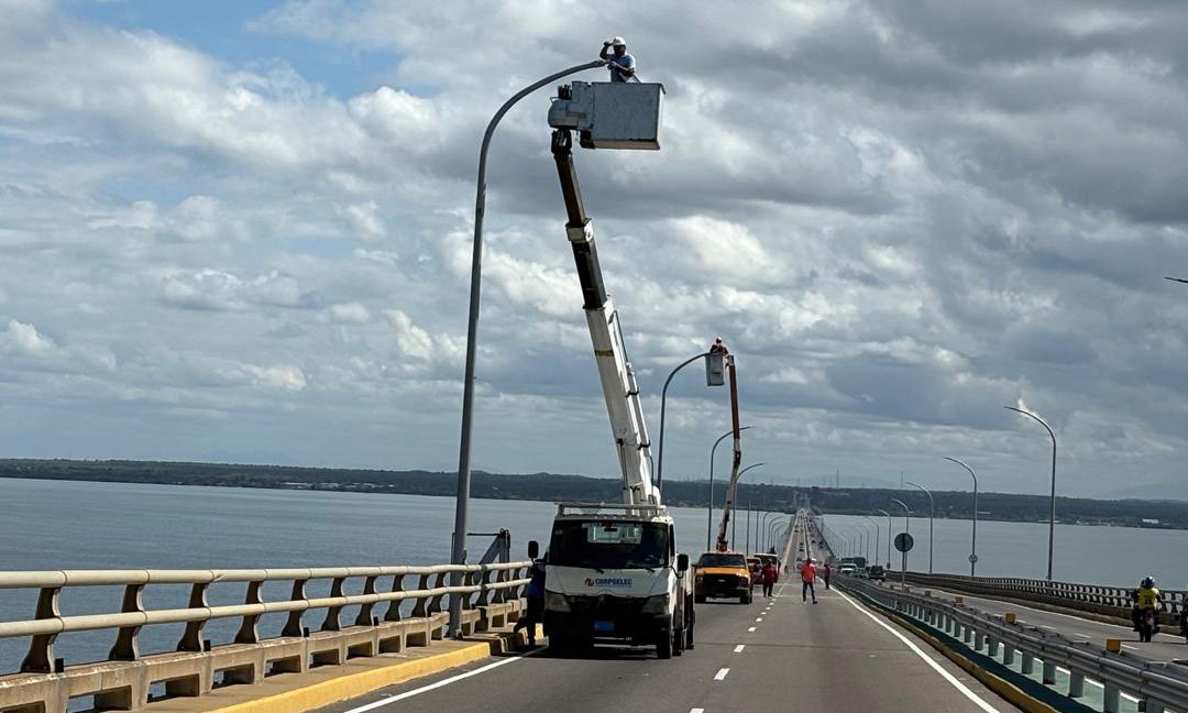 Gobernación del Zulia restaura la iluminación del puente General Rafael Urdaneta