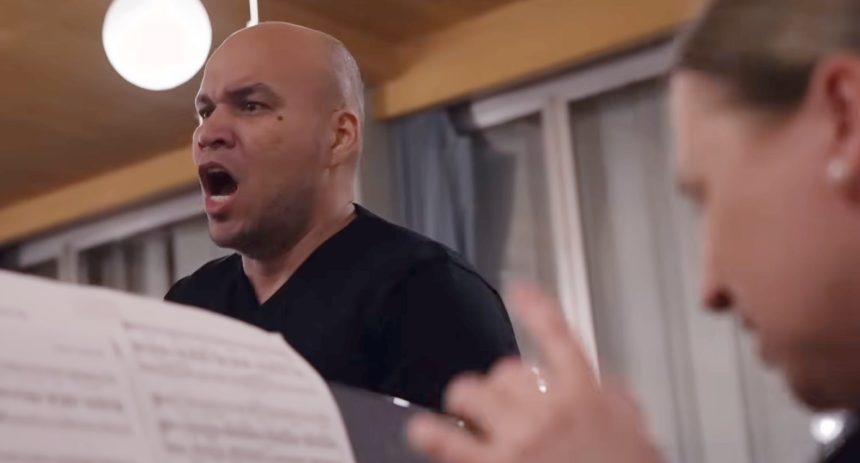 Tenor venezolano brilla en Zúrich tras superar crisis de sobrevivencia