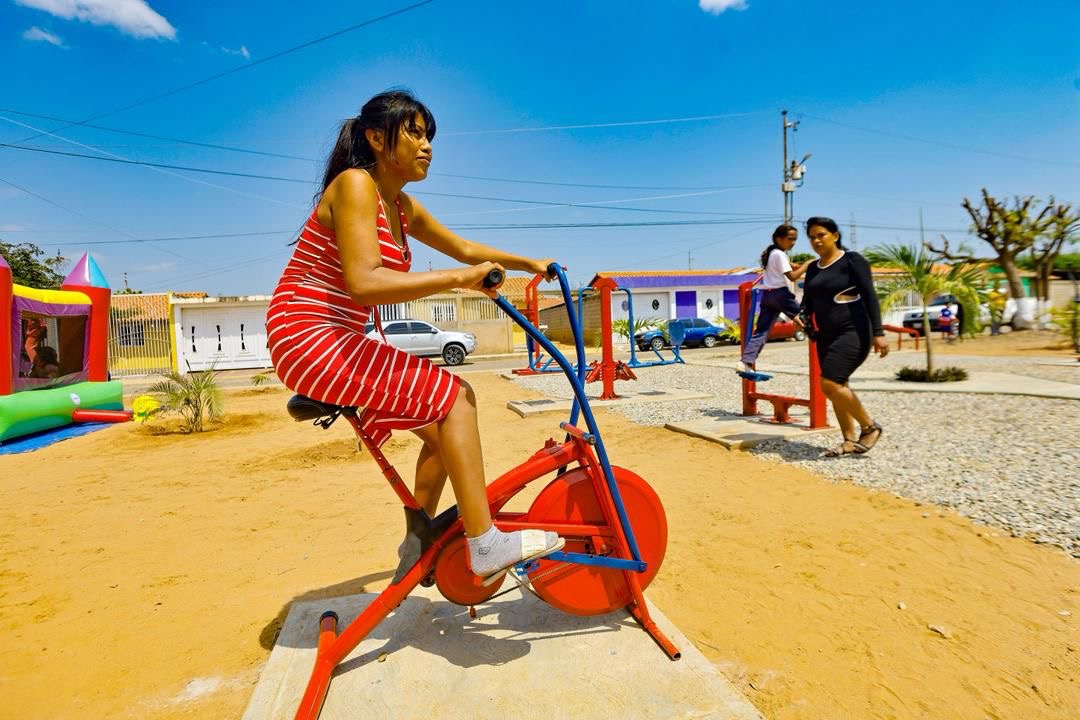 Gobernador Caldera inaugura parque ecológico y entrega canchas en San Francisco