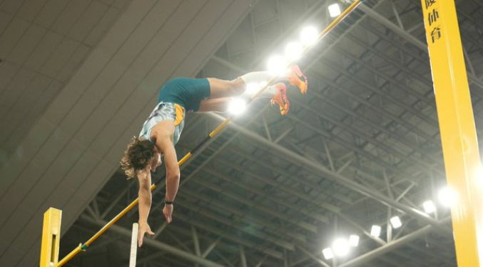 Armand Duplantis supera límites humanos con un nuevo récord ​ ​