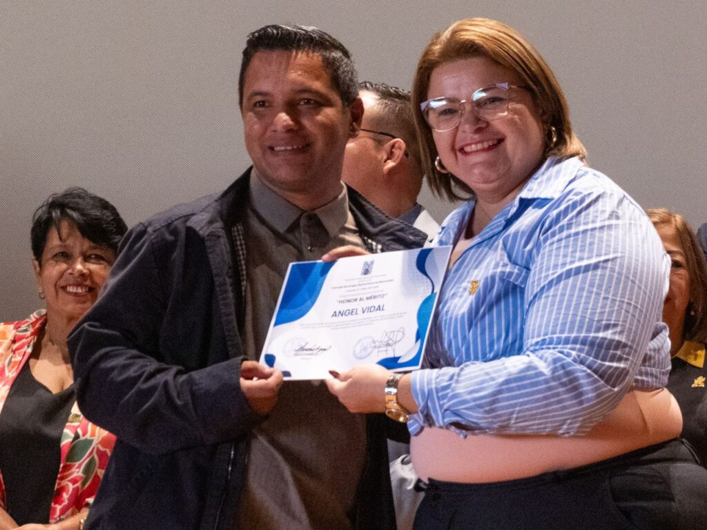 Concejo Municipal de Maracaibo condecora a jóvenes destacados en el día de la juventud
