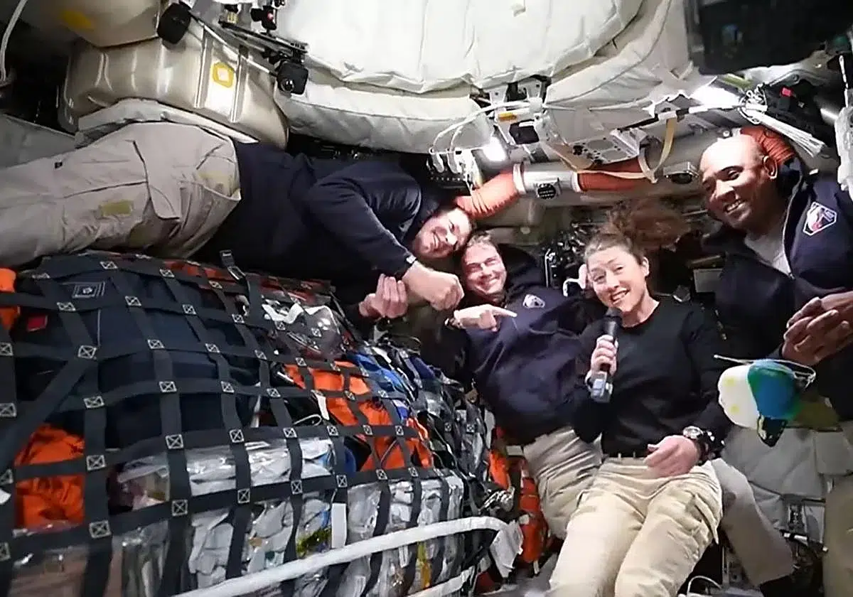 Christina Koch repara con éxito el sistema de saneamiento en Artemis II