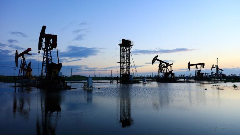 El precio del crudo repunta ante el rechazo de Trump a la propuesta iraní