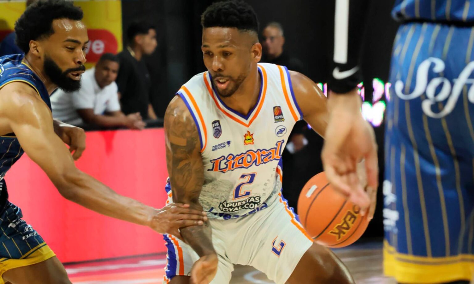 Trotamundos de Carabobo frena el vuelo invicto de Gaiteros del Zulia