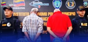 Aparecen en video robando una cartera en gasolinera de Maracaibo
