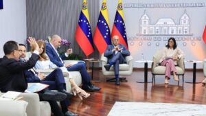 Delcy Rodríguez anuncia consulta nacional para reformar la justicia penal