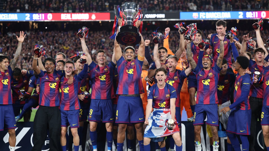 El Barcelona gana la Liga española tras arrollar al Real Madrid