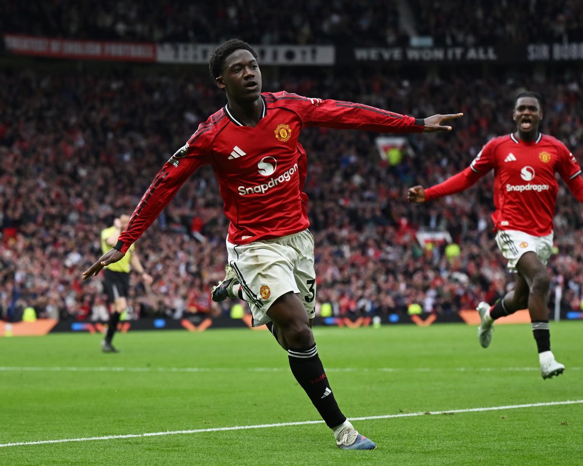 El Manchester United sella su regreso a la Champions victoria ante el Liverpool