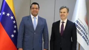 Encargado de negocios de EEUU evalúa alianzas con sector minero