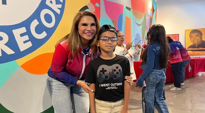 Programa Santa Lucía entrega 70 pares de lentes a niños y jóvenes de Maracaibo