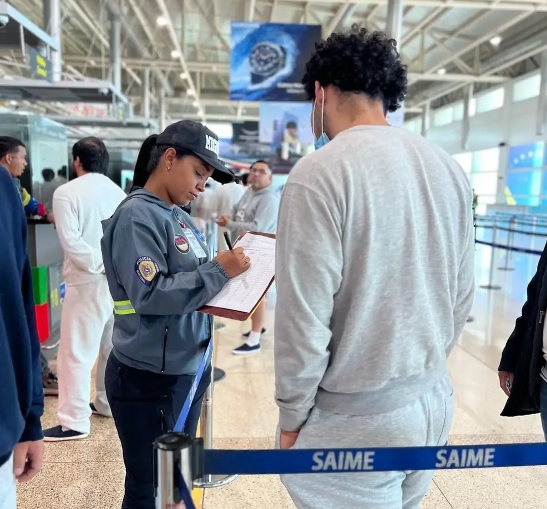Regresan al país 156 venezolanos repatriados desde los Estados Unidos