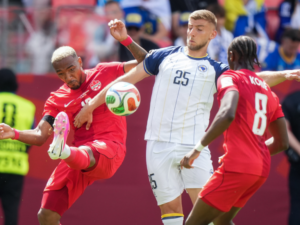 Canadá y Bosnia firman un histórico empate en el debut
