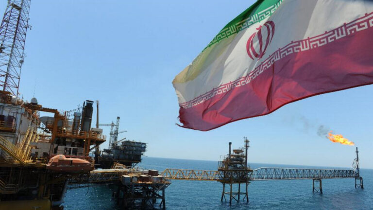 Guerra con Irán dejó fuera del mercado más de mil millones de barriles de petróleo