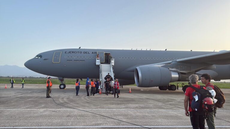Llega a Venezuela avión militar español con rescatistas y ayuda de emergencia