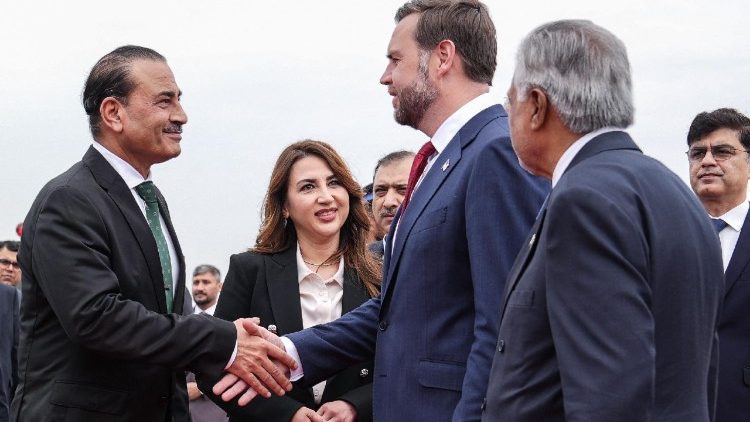 Negociaciones nucleares entre EE. UU. e Irán se retrasan y aumenta la incertidumbre