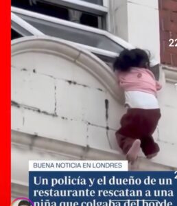 Policía y repartidor salvan a niña que cayó de balcón
