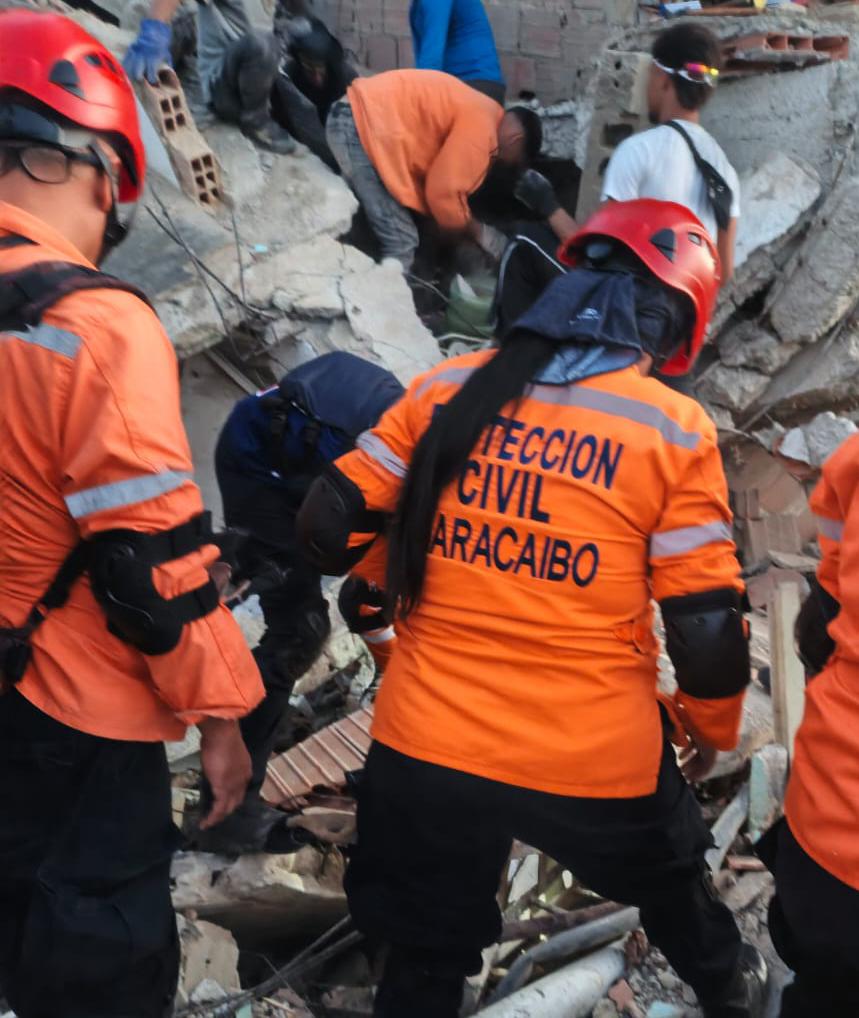 Protección Civil de Maracaibo se suma a las labores de rescate en La Guaira