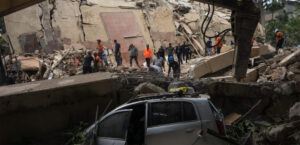 Suben a 920 los muertos por los terremotos en Venezuela