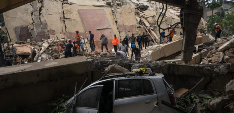 Suben a 920 los muertos por los terremotos en Venezuela