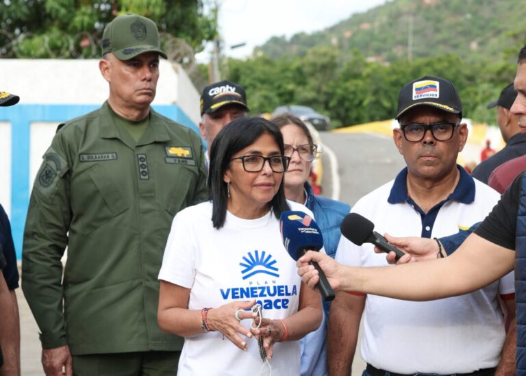 Delcy asegura haber recuperado 96% del servicio eléctrico y 84% del suministro de agua en La Guaira