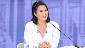 Keiko Fujimori asume la presidencia prometiendo una concertación nacional