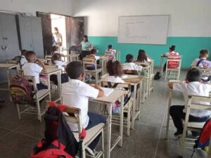 ​Educación reprograma calendario escolar con llamado a clases el 6 de Julio en estados no afectados